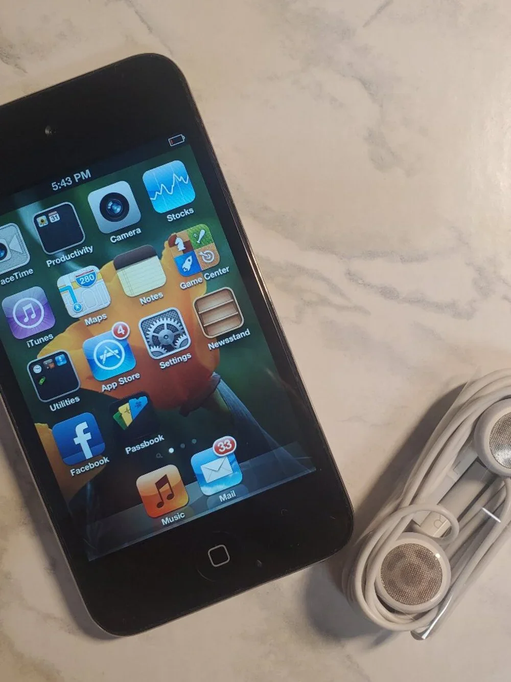 Apple iPod Touch, 32 GB, Model A1367 (4th Generation)